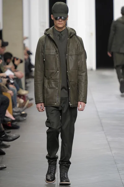 Look 12